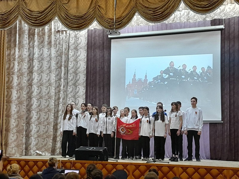 Прошёл фестиваль военно-патриотической песни среди 5-11 классов.