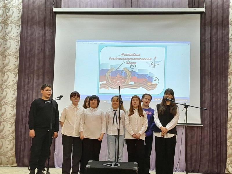 Прошёл фестиваль военно-патриотической песни среди 5-11 классов.