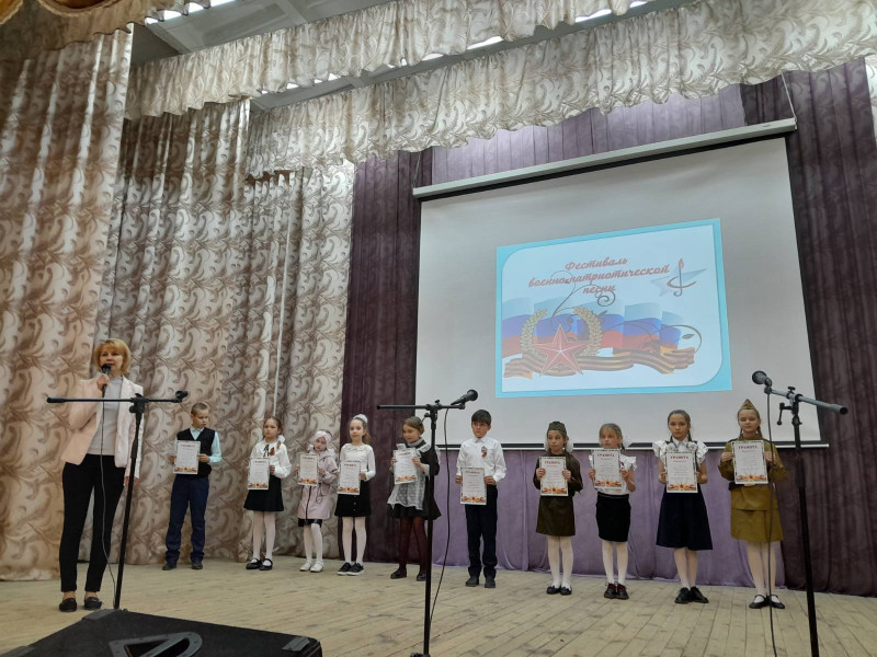 Прошёл  школьный фестиваль-конкурс военно-патриотической песни среди 1-4 классов.