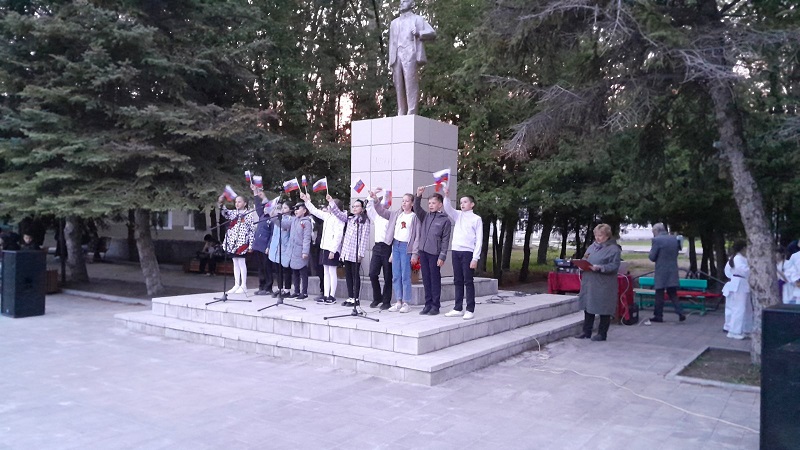 Учащиеся приняли участие в концерте, посвящённом 9 мая.